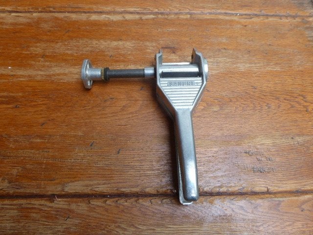 Vintage kurkmachine, Sanbri