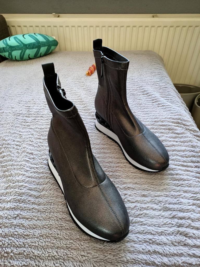 Leuke nieuwe enkellaarsjes, Ophalen of Verzenden, Nieuw, Grijs, Lage of Enkellaarzen