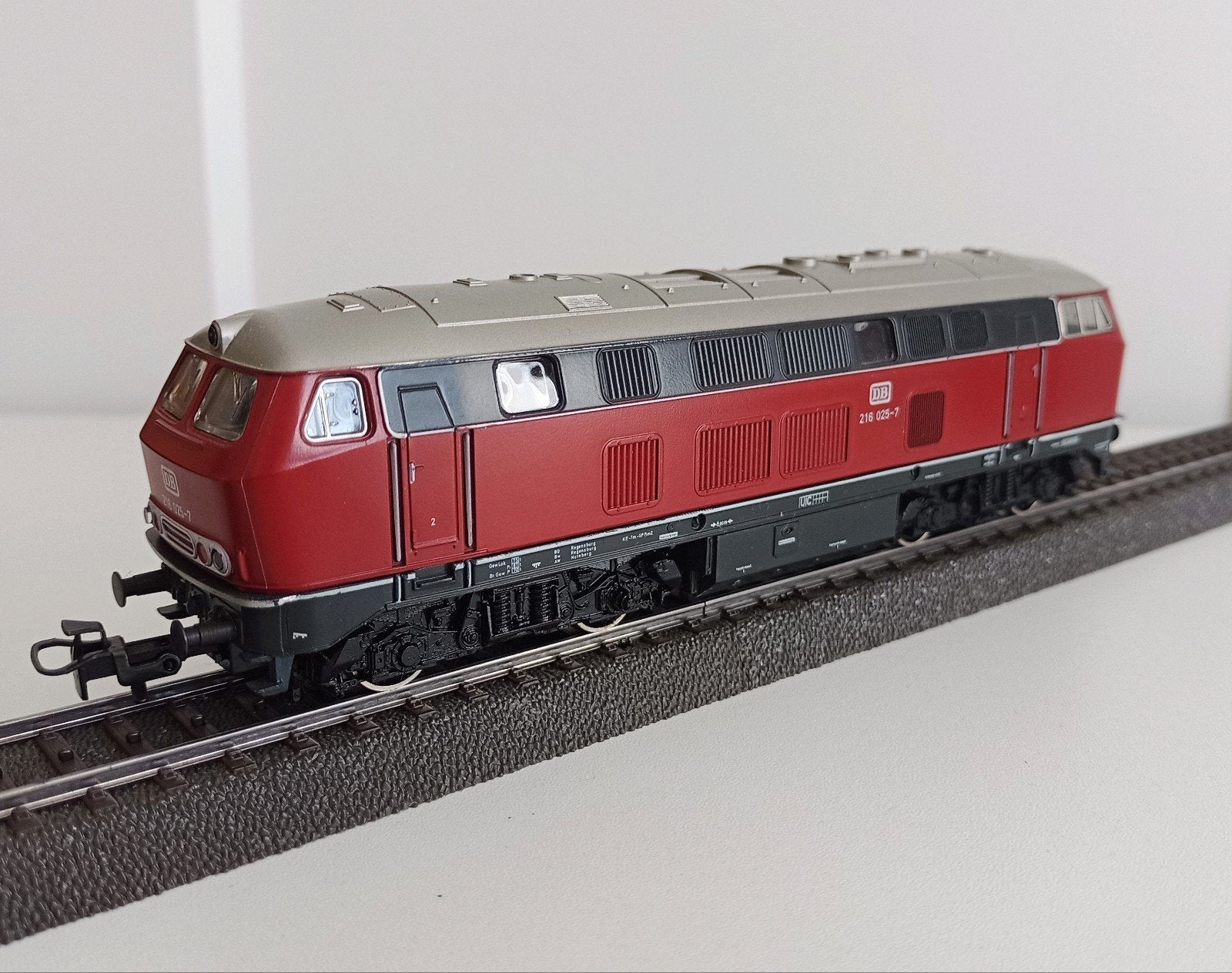 Märklin 3075 BR 216 025-7 diesellocomotief, Hobby en Vrije tijd, Modeltreinen | H0, Wisselstroom, Gebruikt, Locomotief, Ophalen of Verzenden