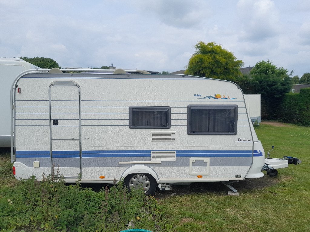 Hobby 440 SF De Luxe 2000 met mover, voortent, luifel, Caravans en Kamperen, Hobby, Dwarsbed, Treinzit, Particulier