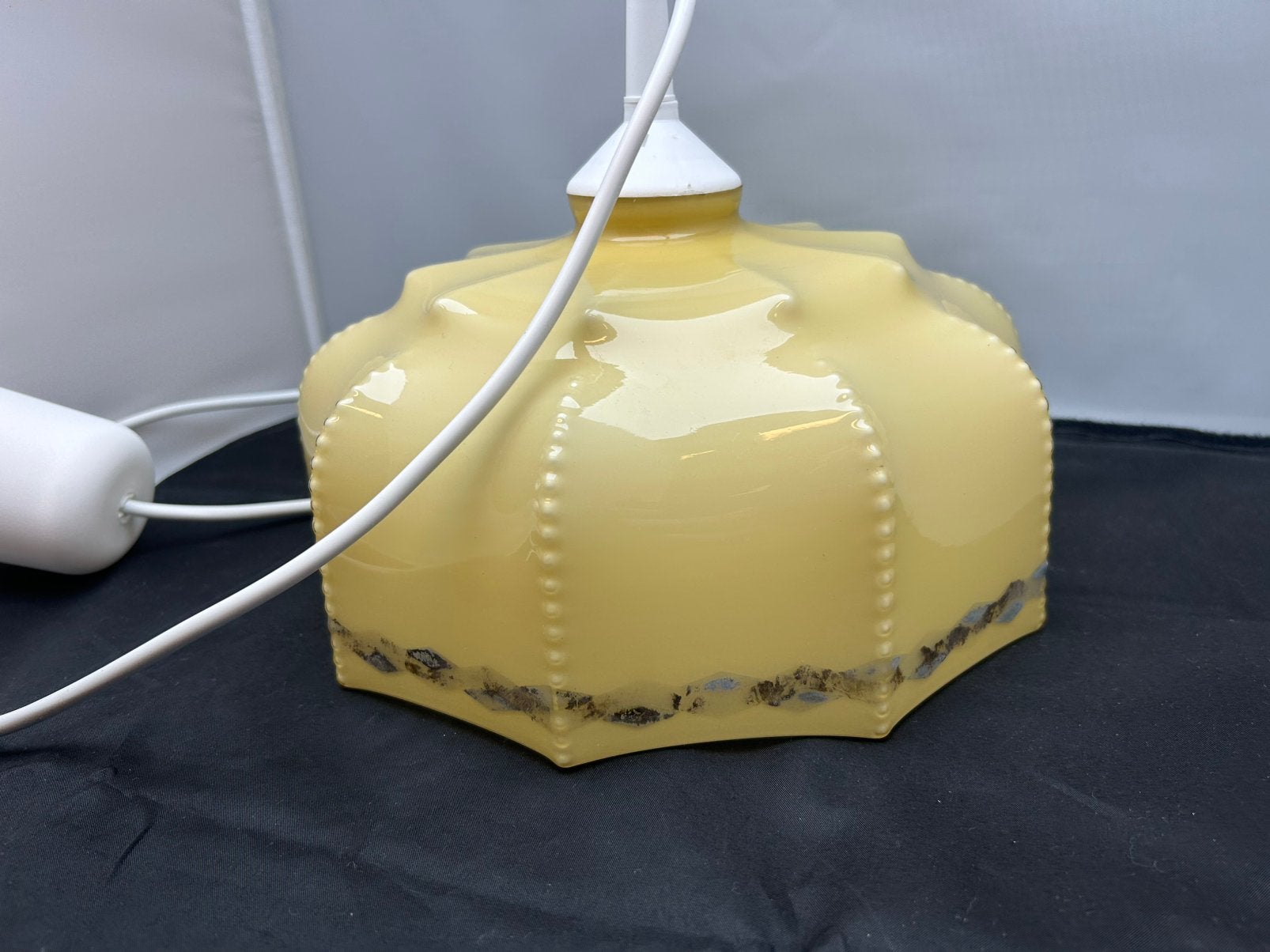Vintage gele opaline glazen hanglamp | Jaren 50 60 retro, Huis en Inrichting, Lampen | Hanglampen, Ophalen, Zo goed als nieuw