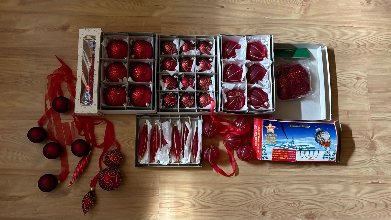 Kerstballen rood met goud, Ophalen, Nieuw