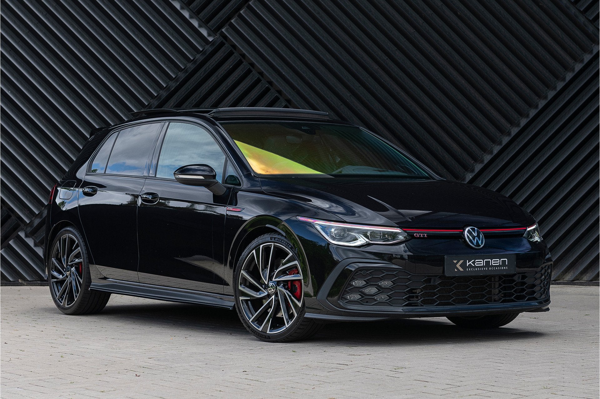 Volkswagen Golf 2.0 TSI GTI ACC Pano IQ Light HarmanK Ambien, Auto's, 12 maanden, Stof, Gebruikt, Zwart