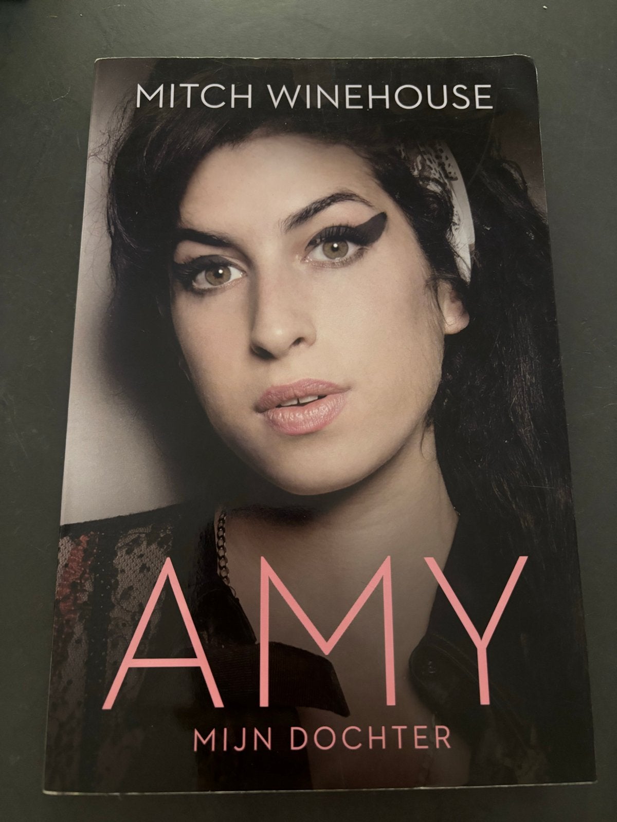 Amy: Mijn Dochter - Mitch Winehouse (biografie), Boeken, Ophalen of Verzenden, Gelezen, Film, Tv en Media