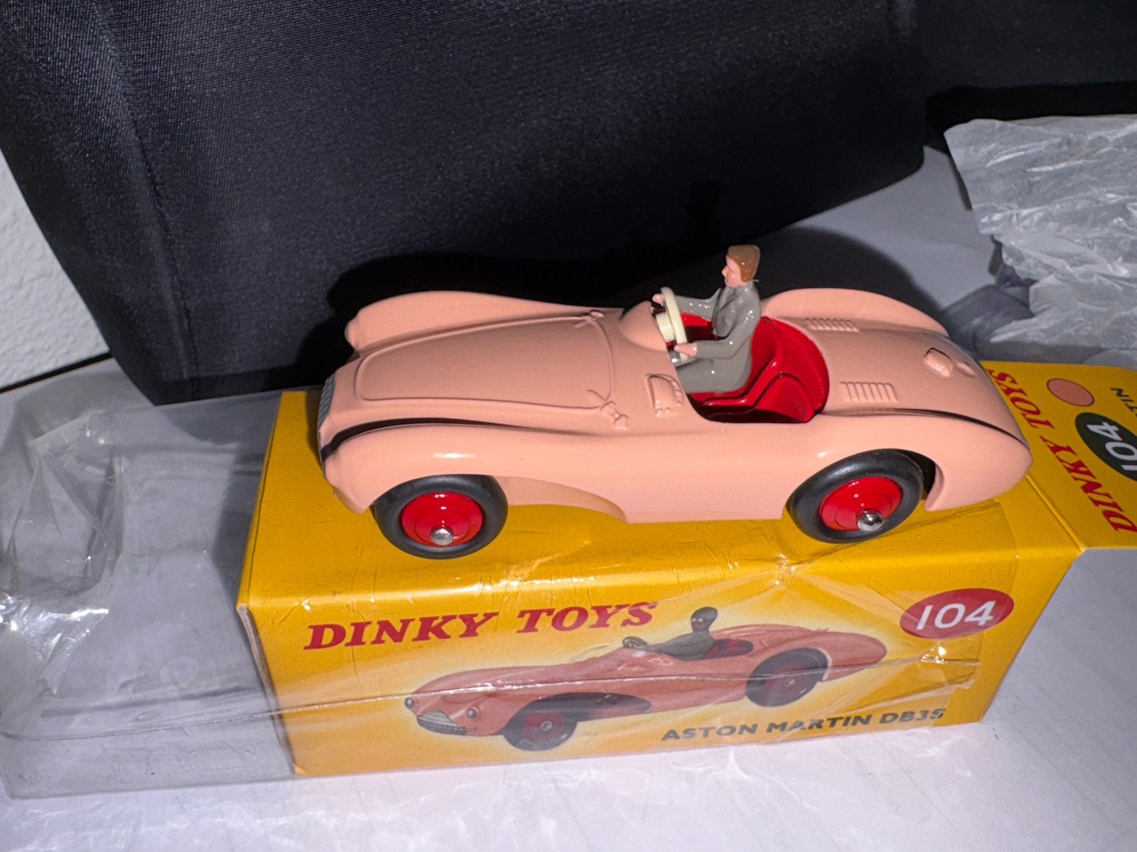DINKY TOYS ASTON MARTIN NIEUW IN DOOS, Ophalen of Verzenden, Nieuw, Auto, Dinky Toys