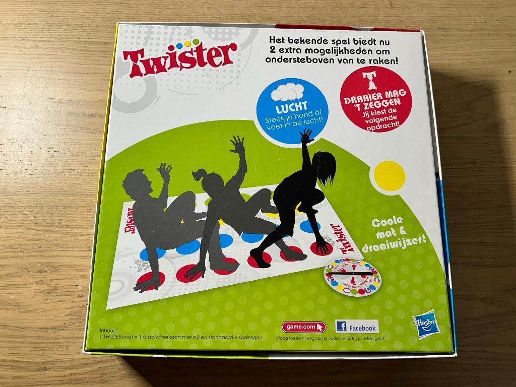 Twister | Hasbro, Hobby en Vrije tijd, Gezelschapsspellen | Bordspellen, Ophalen of Verzenden, Zo goed als nieuw