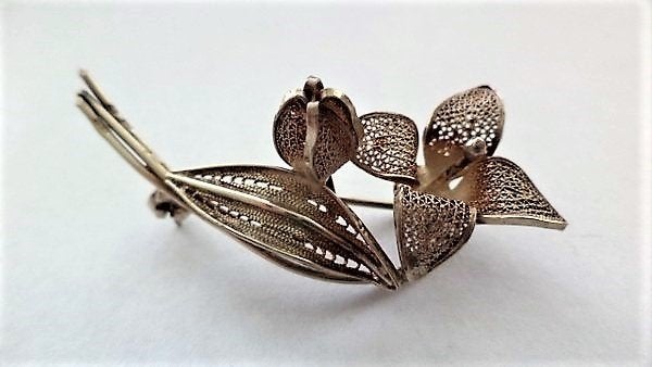 Mooie zilveren filigrain bloemen broche, 800 G, Ophalen, Zo goed als nieuw, Zilver, Zilver