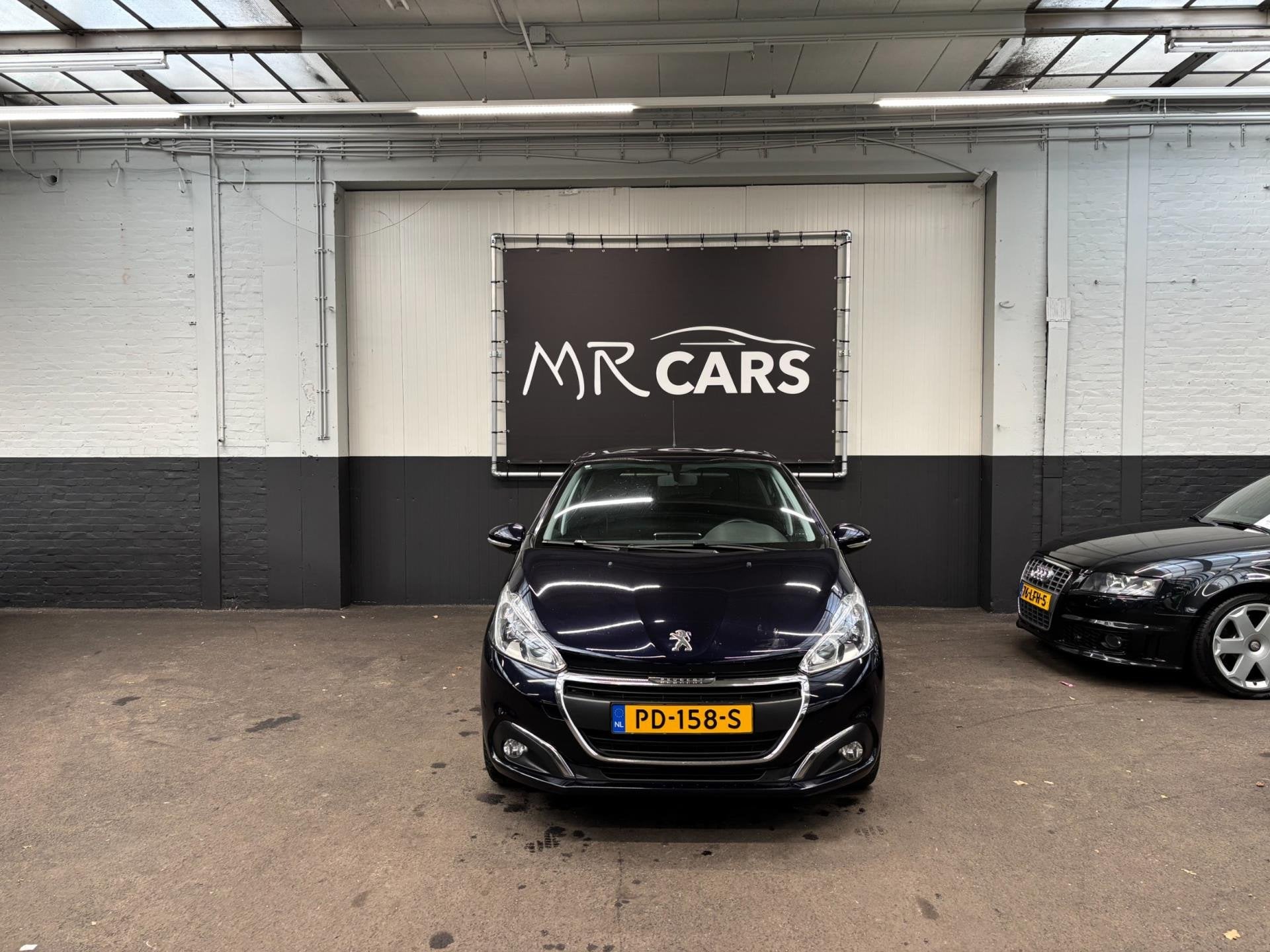 Peugeot 208 1.2 PureTech Blue Lease Navi/Airco/Cruise Contro, Auto's, Voorwielaandrijving, Bluetooth, Stof, Gebruikt