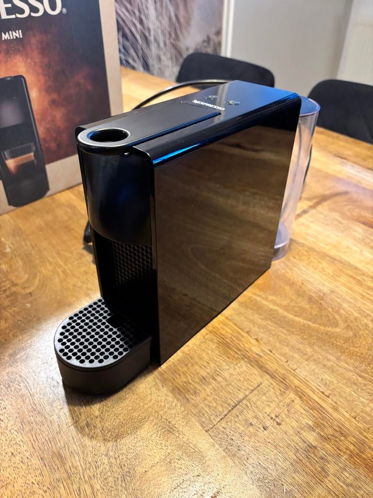 Nespresso Essenza Mini - Compacte en Stijlvolle Koffiemachin, Witgoed en Apparatuur, Koffiezetapparaten, Ophalen, Espresso apparaat
