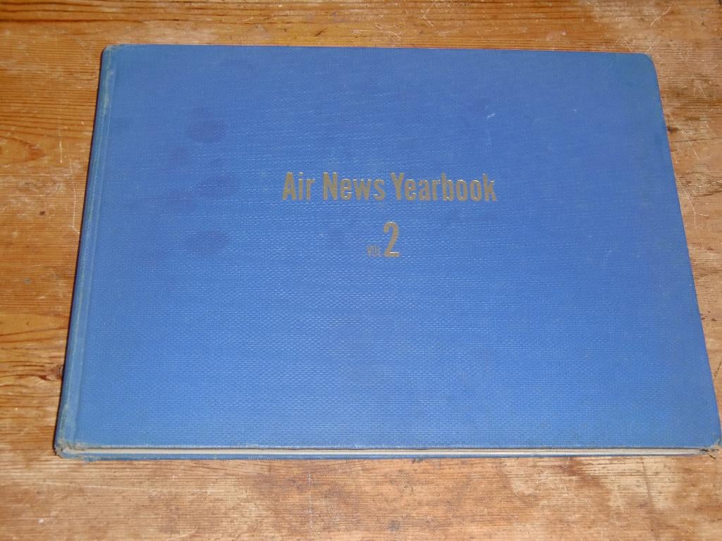 Air News Yearbook vol 2 (US jaarboek 1944, Wo2), Verzamelen, Luchtvaart en Vliegtuigspotten, Ophalen of Verzenden, Zo goed als nieuw