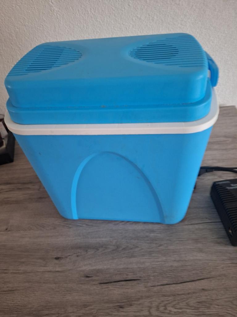 Zgan koelbox 12 volt en 220 volt, Caravans en Kamperen, Ophalen, Zo goed als nieuw, Koelbox, Elektrisch