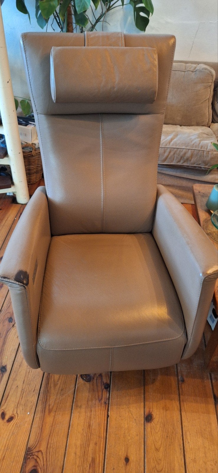 Prominente Leren fauteuil - v reparatie, leer, onderdelen, Huis en Inrichting, Stoelen, Gebruikt, Bruin, Modern, Comfort, Leer