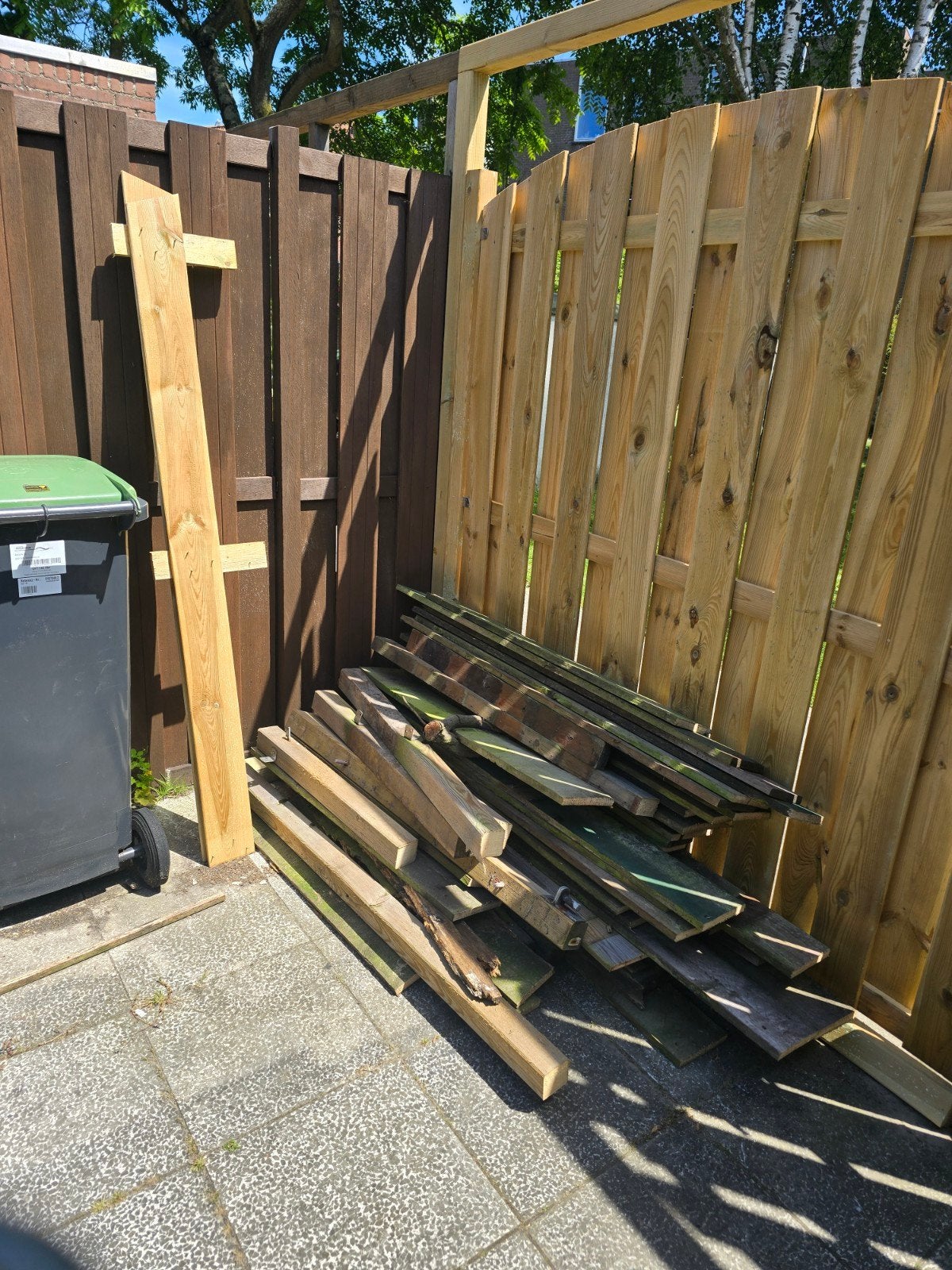 Gratis af te halen: Houten planken en schuttingdelen, Tuin en Terras, Schuttingen, Ophalen of Verzenden