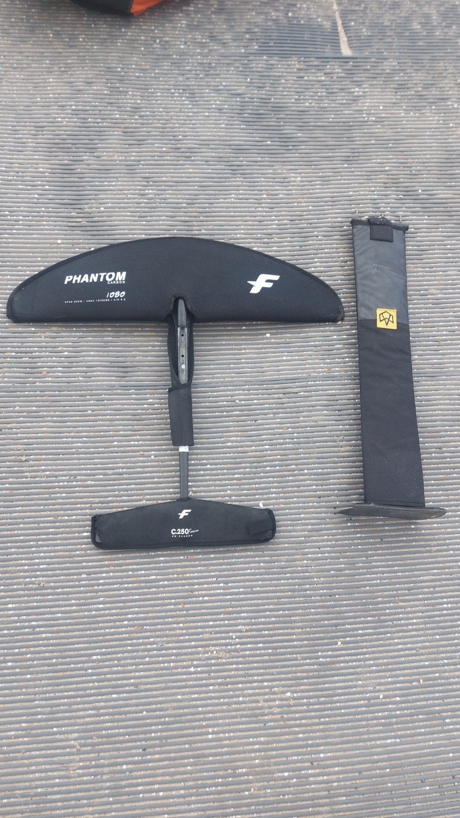 F-One Phantom 1080 wingfoil / carbon 75cm mast, Watersport en Boten, Ophalen of Verzenden, Zo goed als nieuw, Wingsurf-hydrofoil
