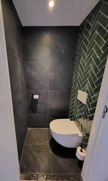 Badkamer renovatie - aannemer - verbouwing - schilder - stuc, 60 cm of meer, Zo goed als nieuw, 10 m² of meer, Wandtegels