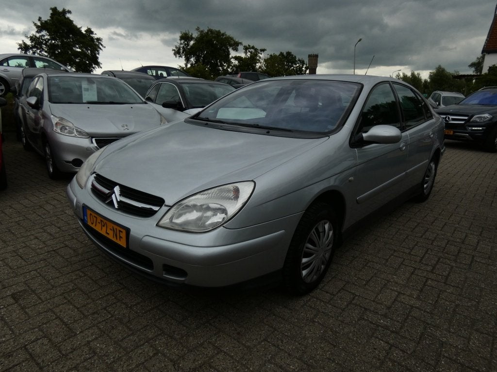 Citroën C5 2.0-16V Différence2 Automaat / NWE APK, Auto's, Citroën, Gebruikt, 4 cilinders, 700 kg, Bedrijf