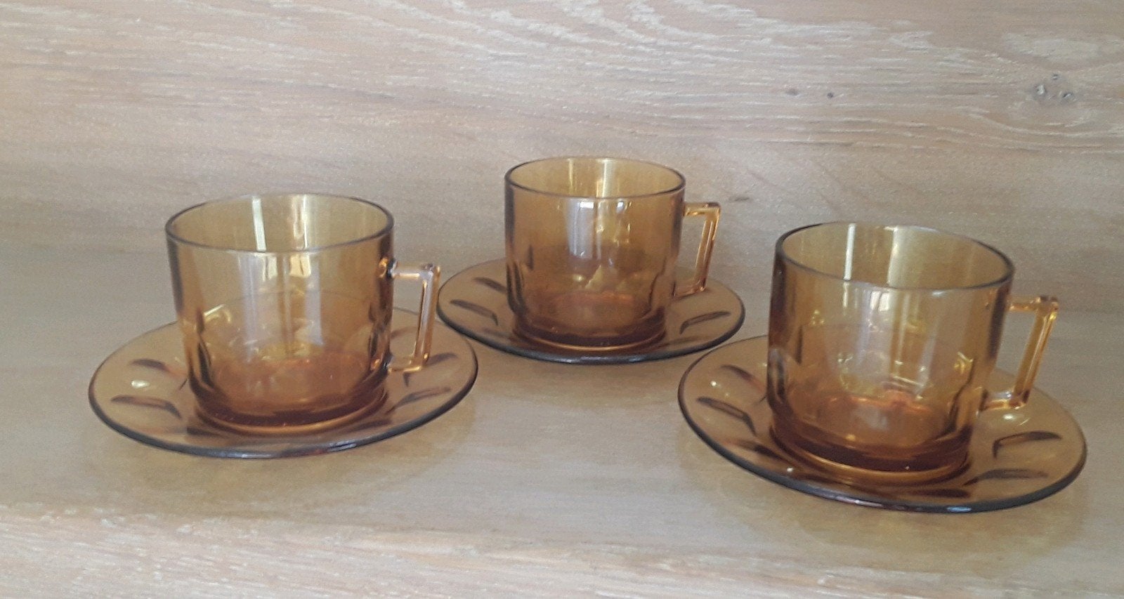 3 kop en schotels Arcoroc France, helder amberkleurig, Huis en Inrichting, Ophalen of Verzenden, Overige stijlen, Kop(pen) en/of Schotel(s)