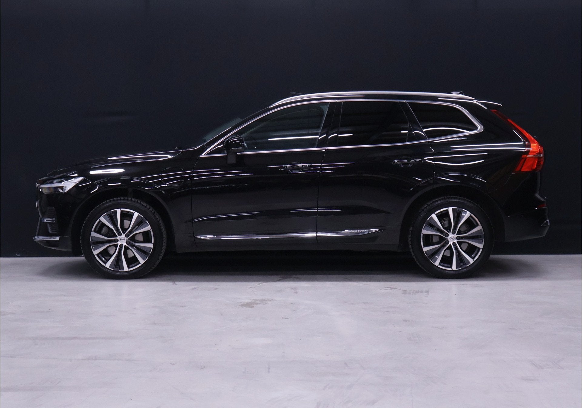 Volvo XC60 2.0 T6 Plug-in hybrid AWD Inscription Exclusive [, Automaat, Dealer onderhouden, Gebruikt, 138 €/maand