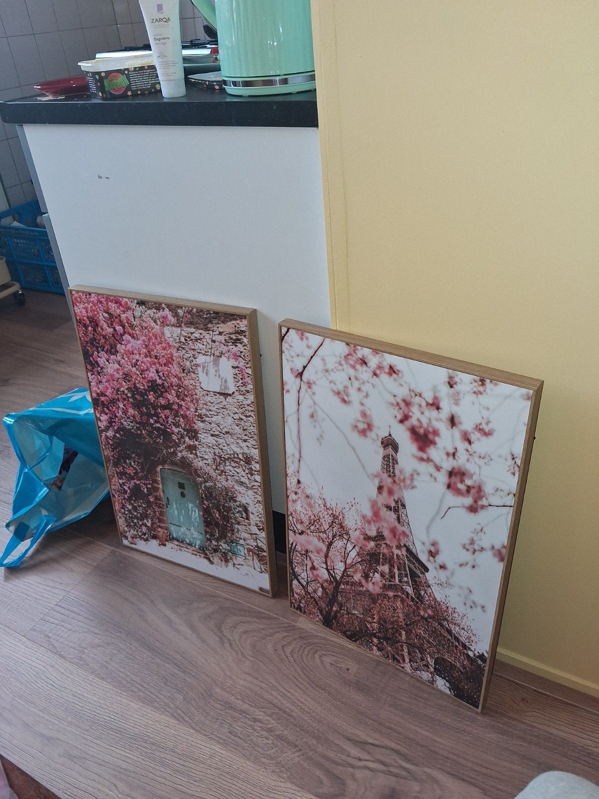 Set van 2 canvas schilderijen: Parijs en bloemen, Huis en Inrichting, Ophalen, Zo goed als nieuw, Schilderij