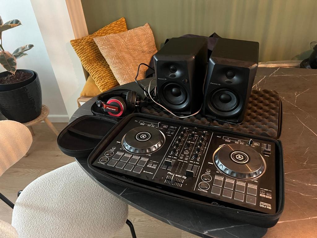 Pioneer DJ-set: DDJ-RB controller, speakers en koptelefoon, Muziek en Instrumenten, Dj-sets en Draaitafels, Ophalen of Verzenden