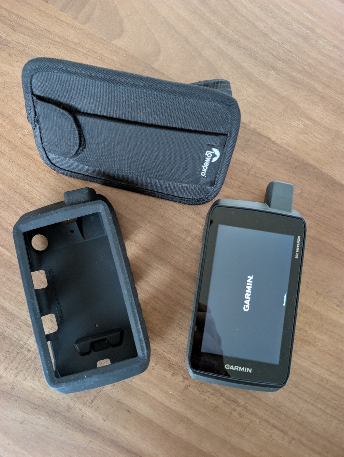 Garmin Montana 700 GPS met hoes en heuptasje kaarten 2026 !!, Ophalen of Verzenden, Zo goed als nieuw