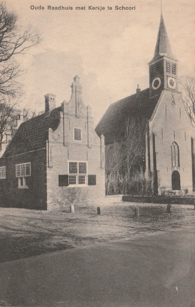 SCHOORL Oud Raadhuis met Kerk, Verzenden, 1920 tot 1940, Ongelopen, Noord-Holland
