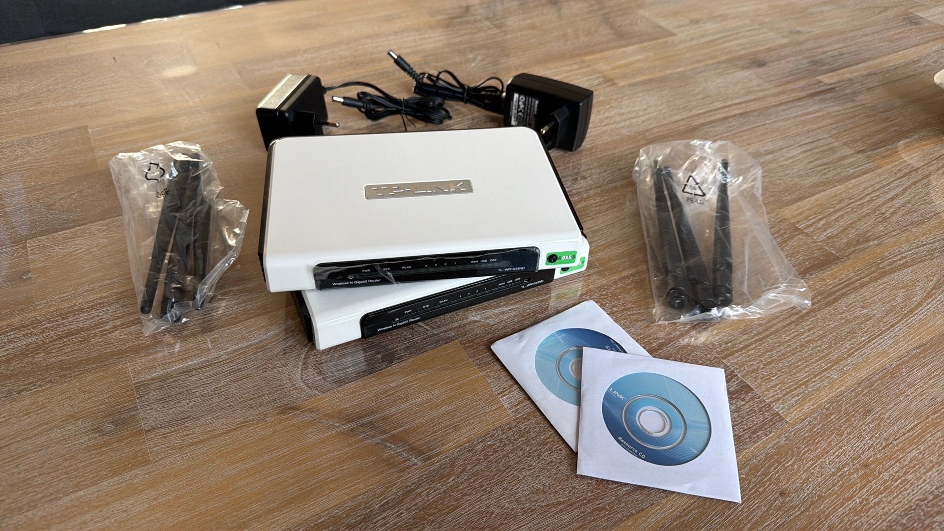 Ultimate Wireless N Gigabit Router - model TL-WR1043ND (2x), Ophalen, Zo goed als nieuw, Router met modem