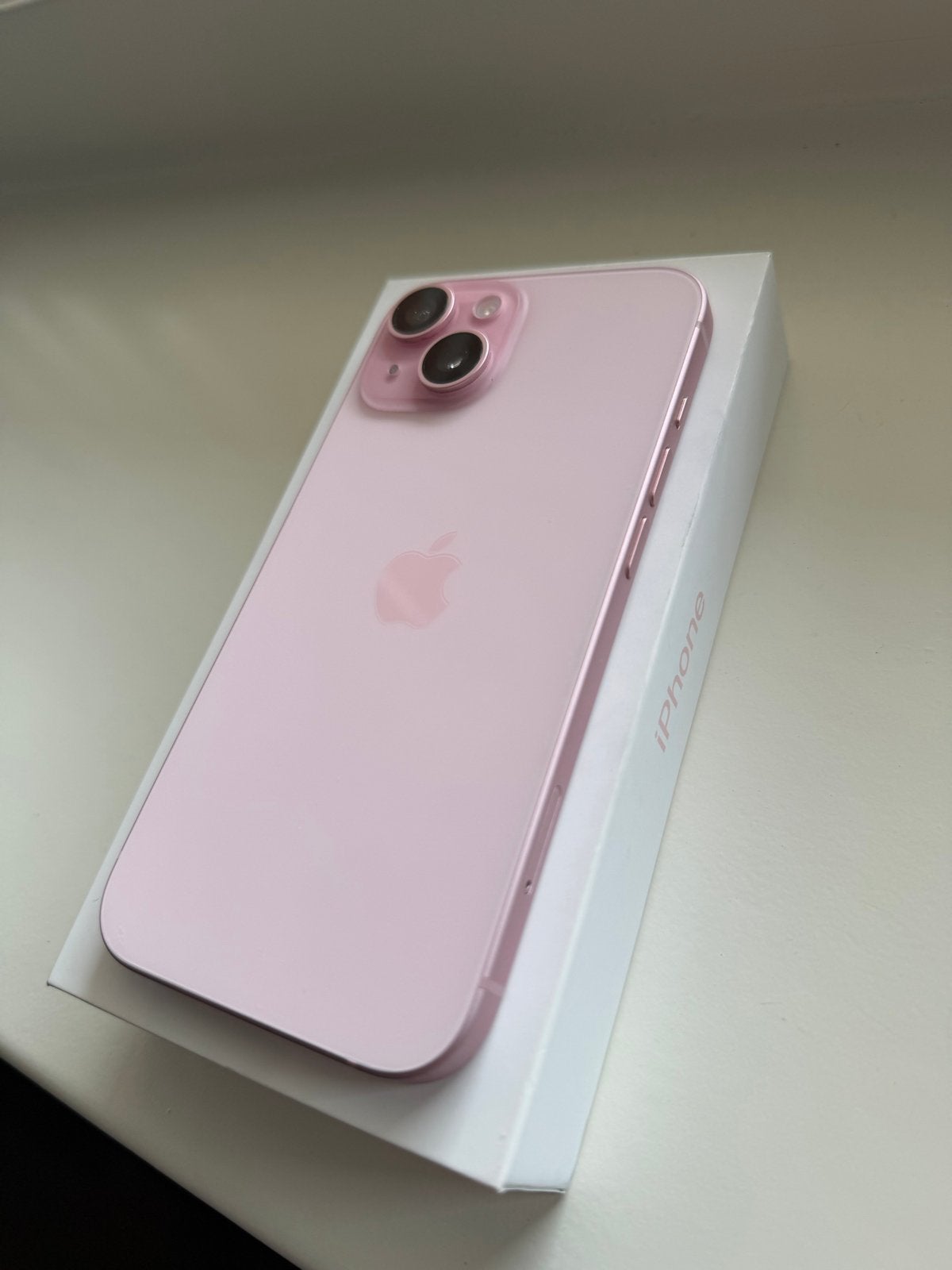 Apple iPhone 15 - Roze - 256 GB - Zo goed als nieuw, Telecommunicatie, Mobiele telefoons | Apple iPhone, Zo goed als nieuw, 256 GB
