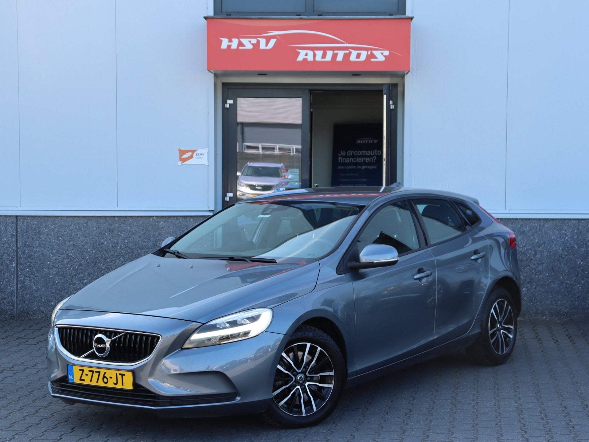 Volvo V40 1.5 T2 Momentum navi LM automaat, Euro 6, 700 kg, 122 pk, Bedrijf
