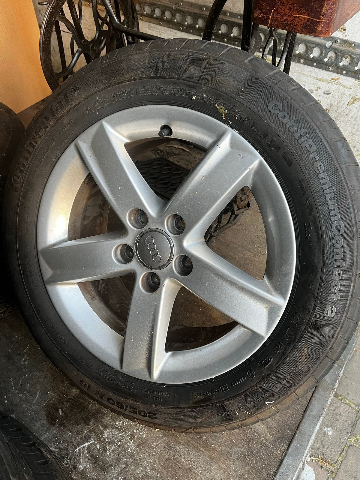 Foto 3 van 16 inch Audi velgen met Continental banden