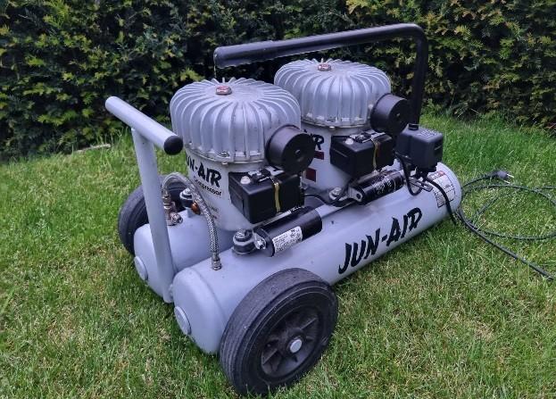 Jun air compressor dubbele cilinder olievrije 12-20, Ophalen, Gebruikt, 6 tot 10 bar, Minder dan 200 liter/min
