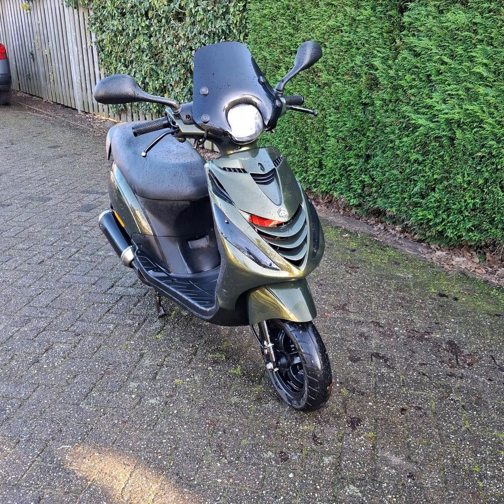 Zip paigo, Fietsen en Brommers, Scooters | Piaggio, Zip, Ophalen of Verzenden, Zo goed als nieuw, Benzine
