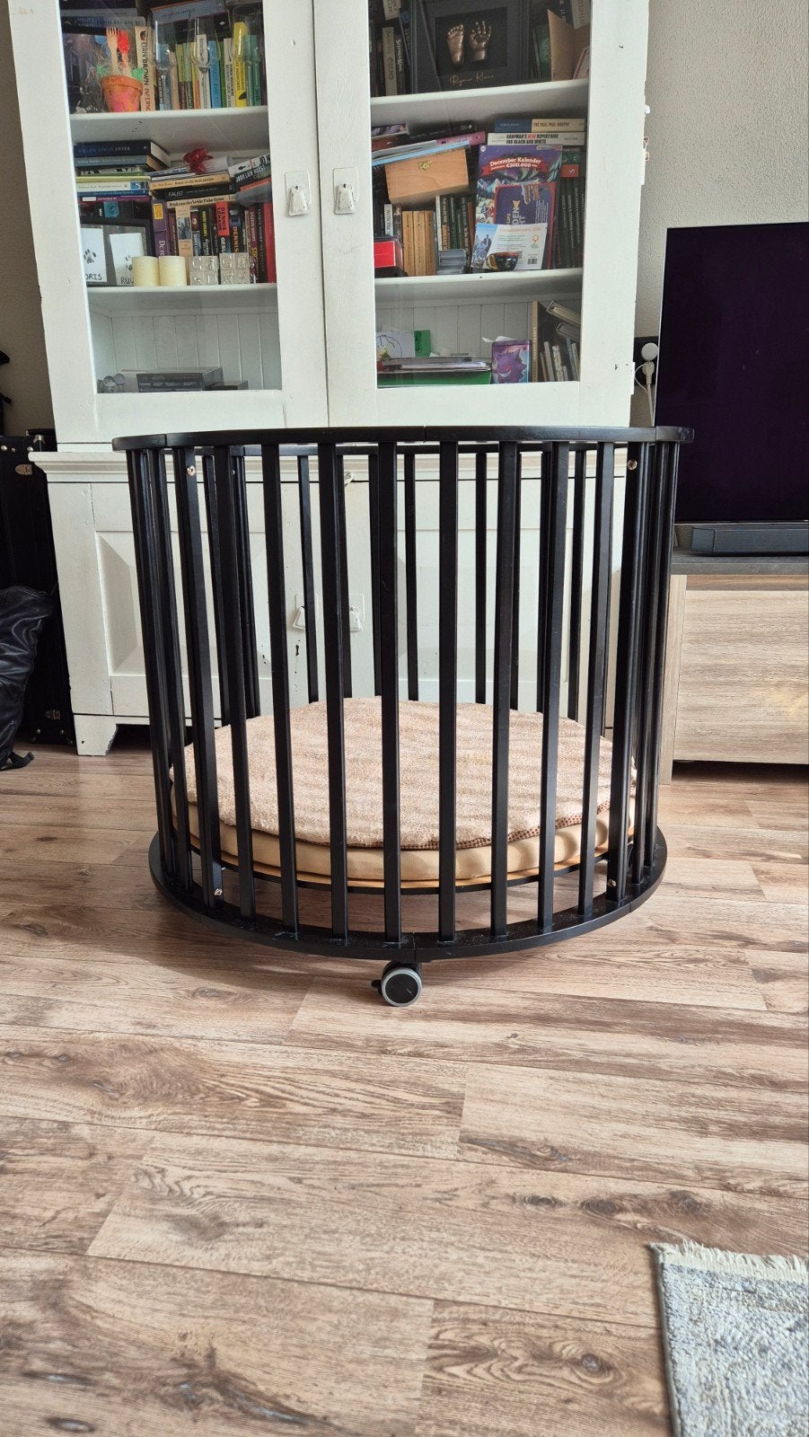 Mooie zwarte ronde box incl matras, hoes en kleed, Kinderen en Baby's, Ophalen, Zo goed als nieuw, Rond, Boxkleed