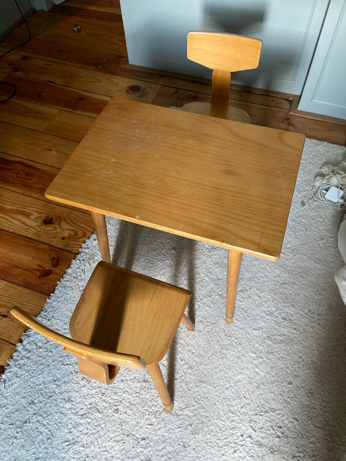 Vintage kinderbureau met twee stoeltjes - Schilte IJsselstei, Kinderen en Baby's, Kinderkamer | Tafels en Stoelen, Ophalen, Gebruikt
