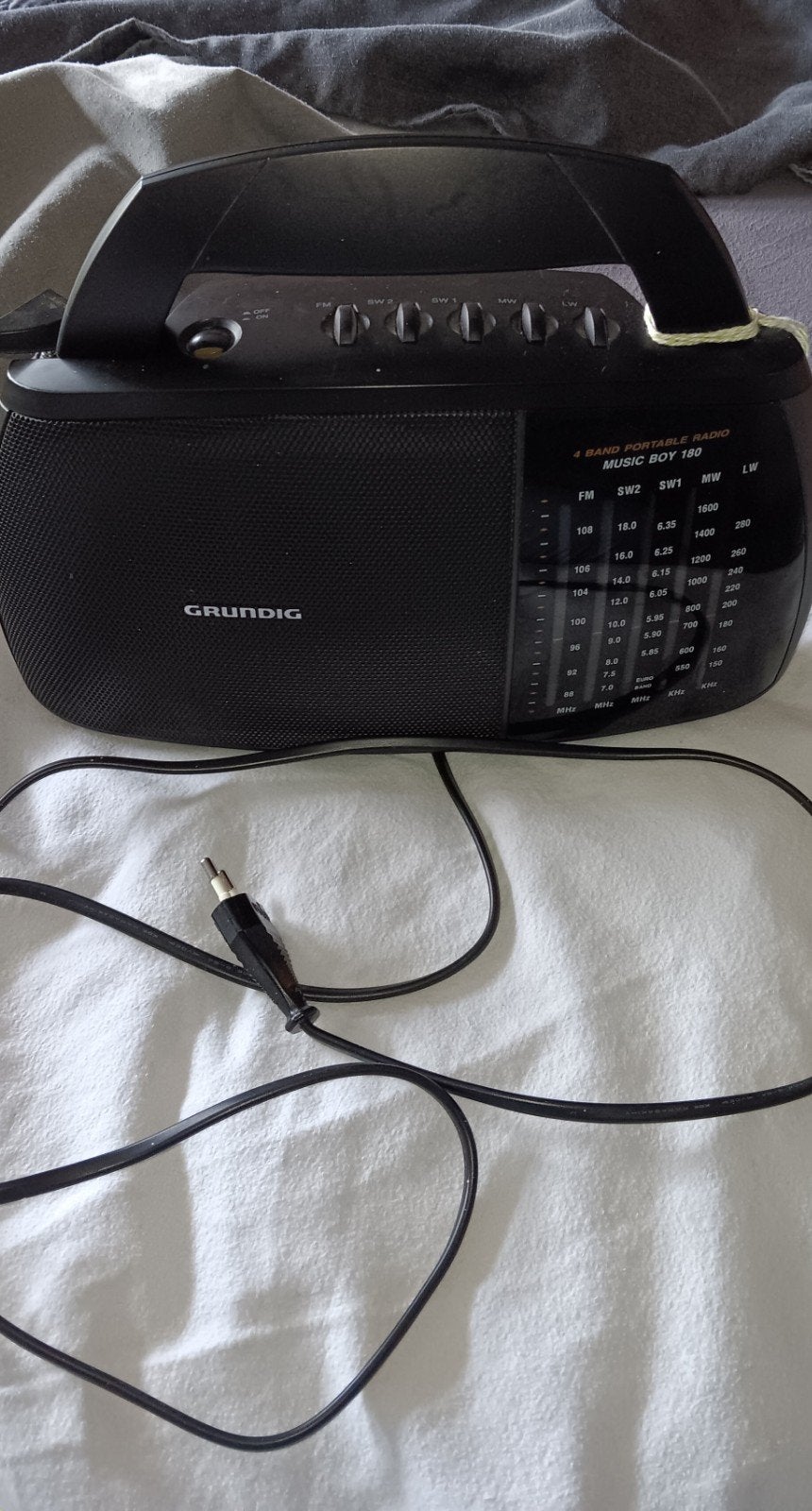 Radio GRUNDIG als nieuw, Ophalen of Verzenden, Zo goed als nieuw, Radio