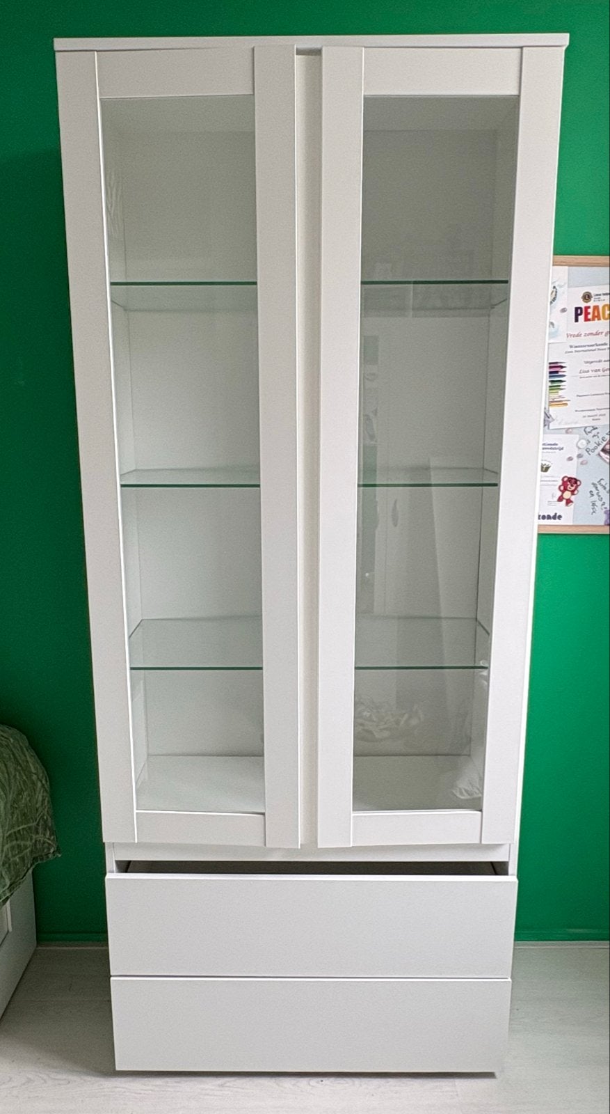 Witte vitrinekast met glazen deuren en lades, Ophalen, Gebruikt, 50 tot 100 cm, Glas