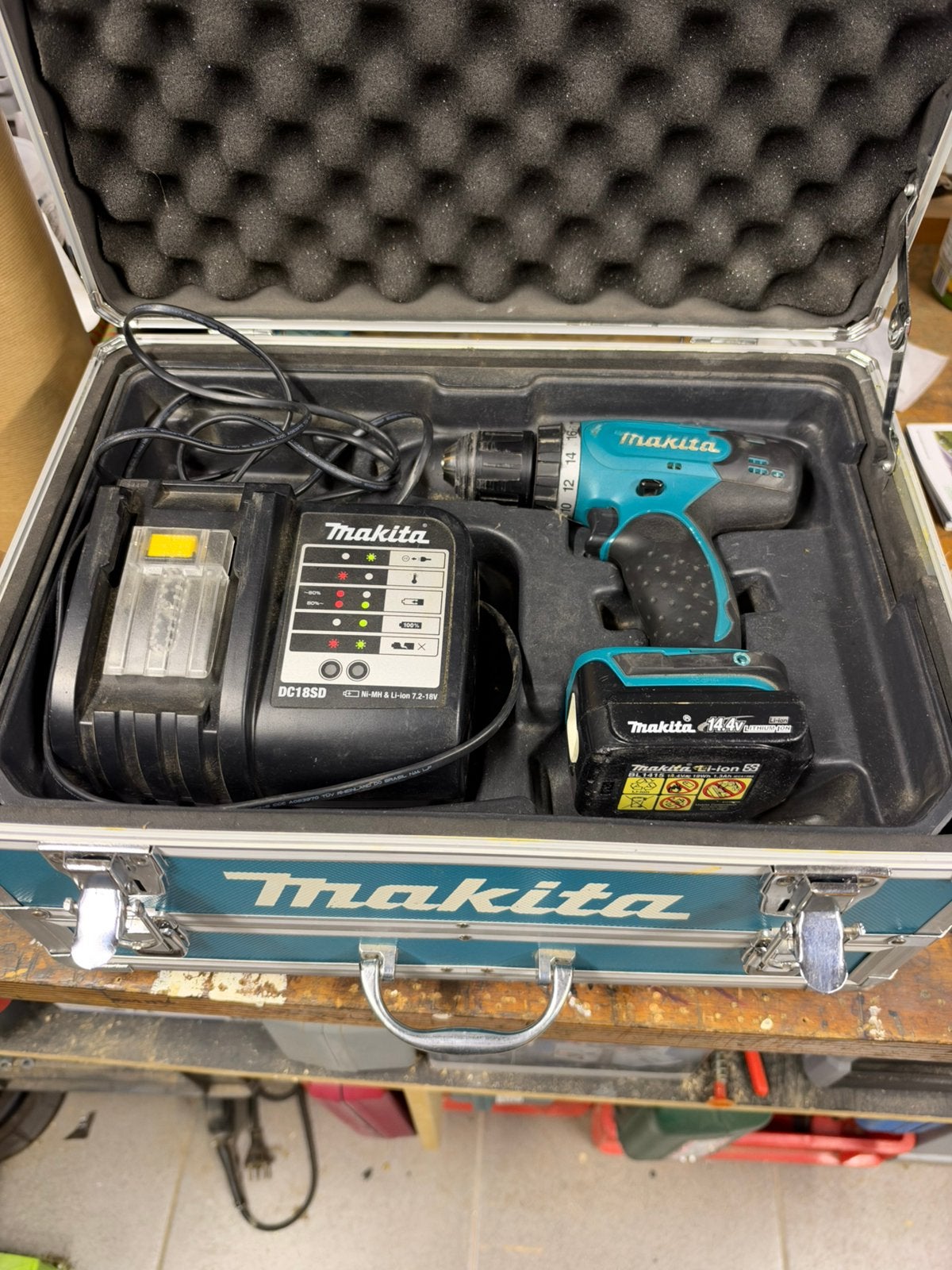 Makita 14.4v accuboor - schroef machine met koffer, Gebruikt