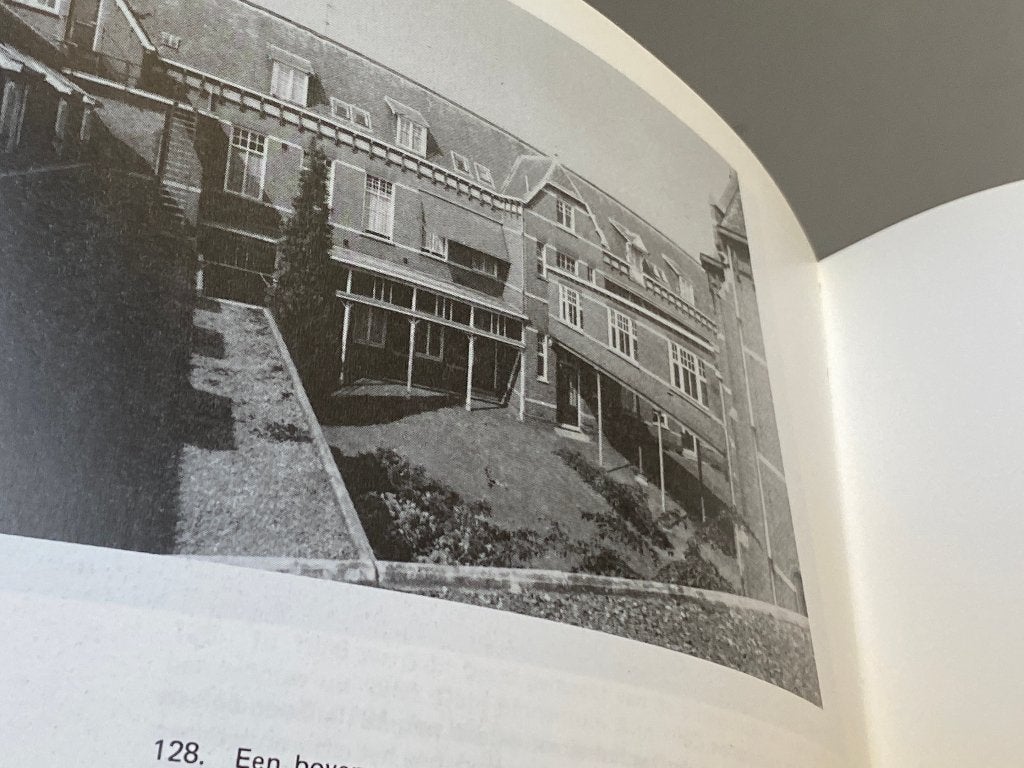 St. Joseph in beeld - 90 jaren St. Joseph Ziekenhuis Veghel, Ophalen of Verzenden, 20e eeuw of later, Zo goed als nieuw