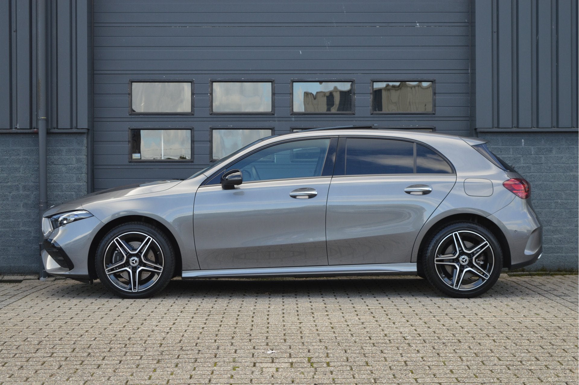 Mercedes-Benz A-Klasse 250 e Star Edition AMG Line | SOH 95%, Auto's, Dealer onderhouden, Gebruikt, Met garantie (alle), Origineel Nederlands
