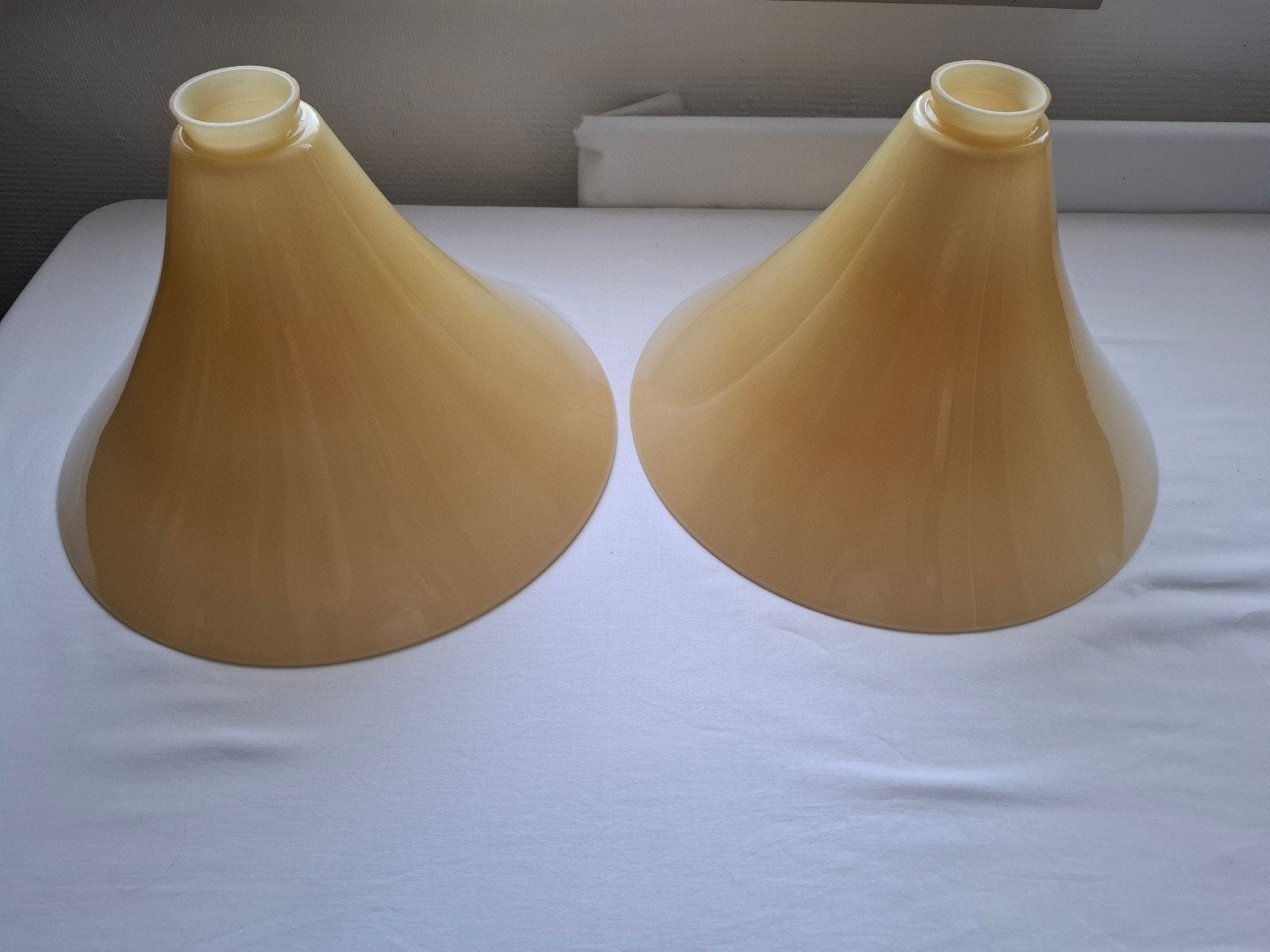2 trompet glazen lampenkappen, Ophalen, Gebruikt, Overige typen, 35 cm