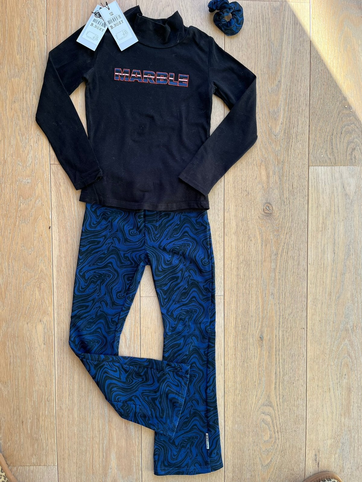 Flared broek longsleeve scrunchie B Nosy mt 122/128 NIEUW!, Kinderen en Baby's, Kinderkleding | Maat 122, Ophalen of Verzenden