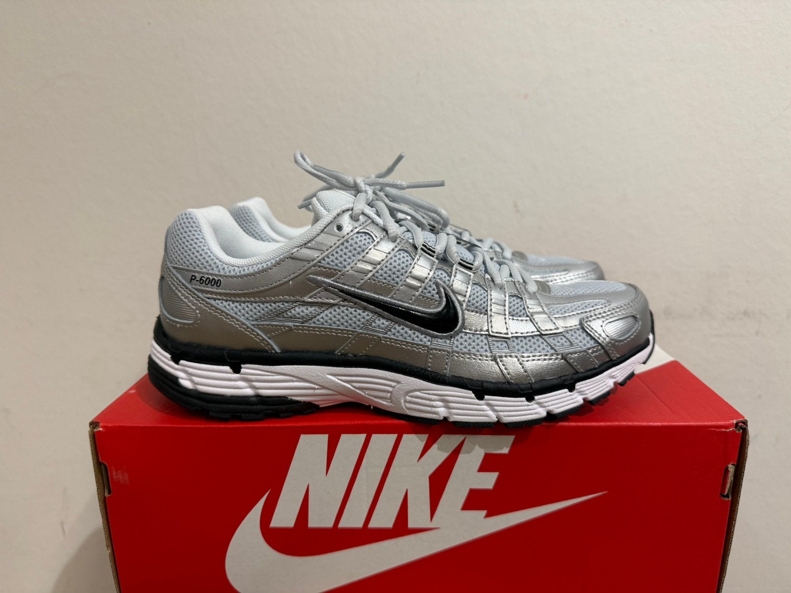 Te koop nieuwe Nike P-6000 maat 40.5, Kleding | Dames, Postlaan 3, Zwart, Nieuw, Ophalen of Verzenden