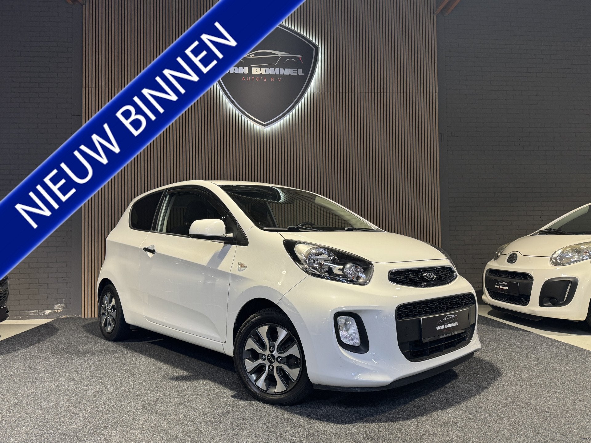 Kia Picanto 1.0 CVVT DynamicLine ClimaC.ElecPakket.Led.LMV!, Auto's, Voorwielaandrijving, Stof, Zwart, Wit
