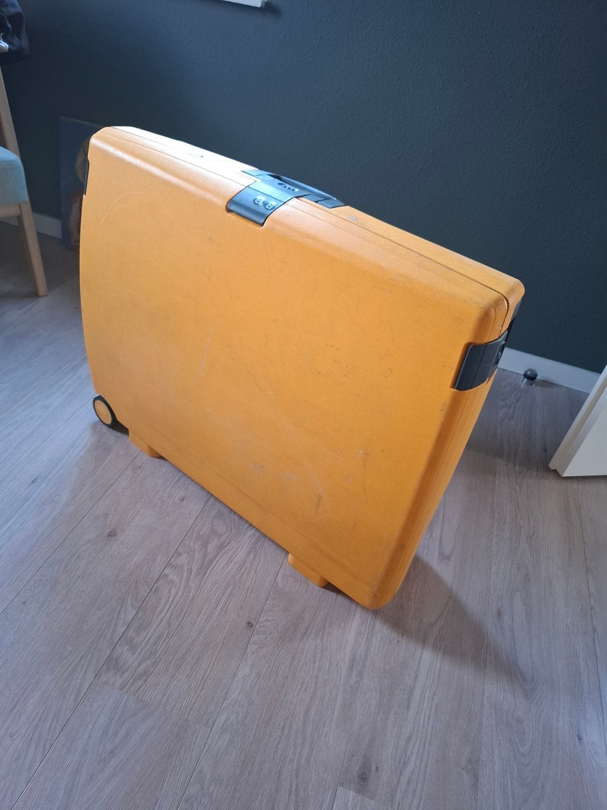Grote reis koffer, degelijk en goed, Sieraden, Tassen en Uiterlijk, Koffers, Gebruikt, Hard kunststof, 45 tot 55 cm, 70 cm of meer