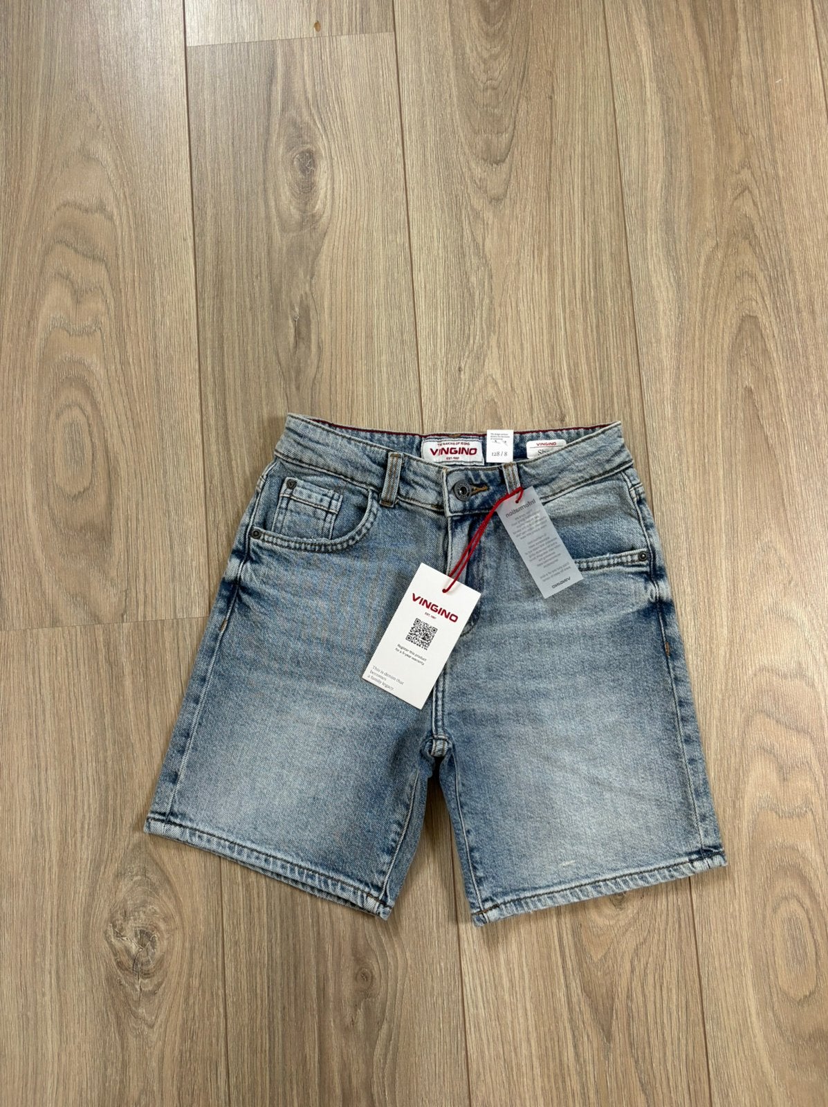 Nieuw met kaartje! Vingino spijkershort - maat 8/128, Ophalen of Verzenden, Nieuw, Jongen, Broek