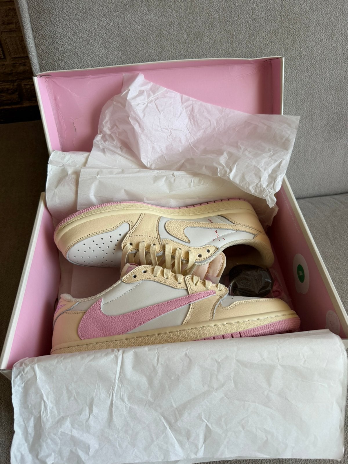 Nike travis Jordan 1 Retro Low OG SP Travis Scott “Shy Pink”, Overige kleuren, Ophalen of Verzenden, Sneakers of Gympen, Zo goed als nieuw