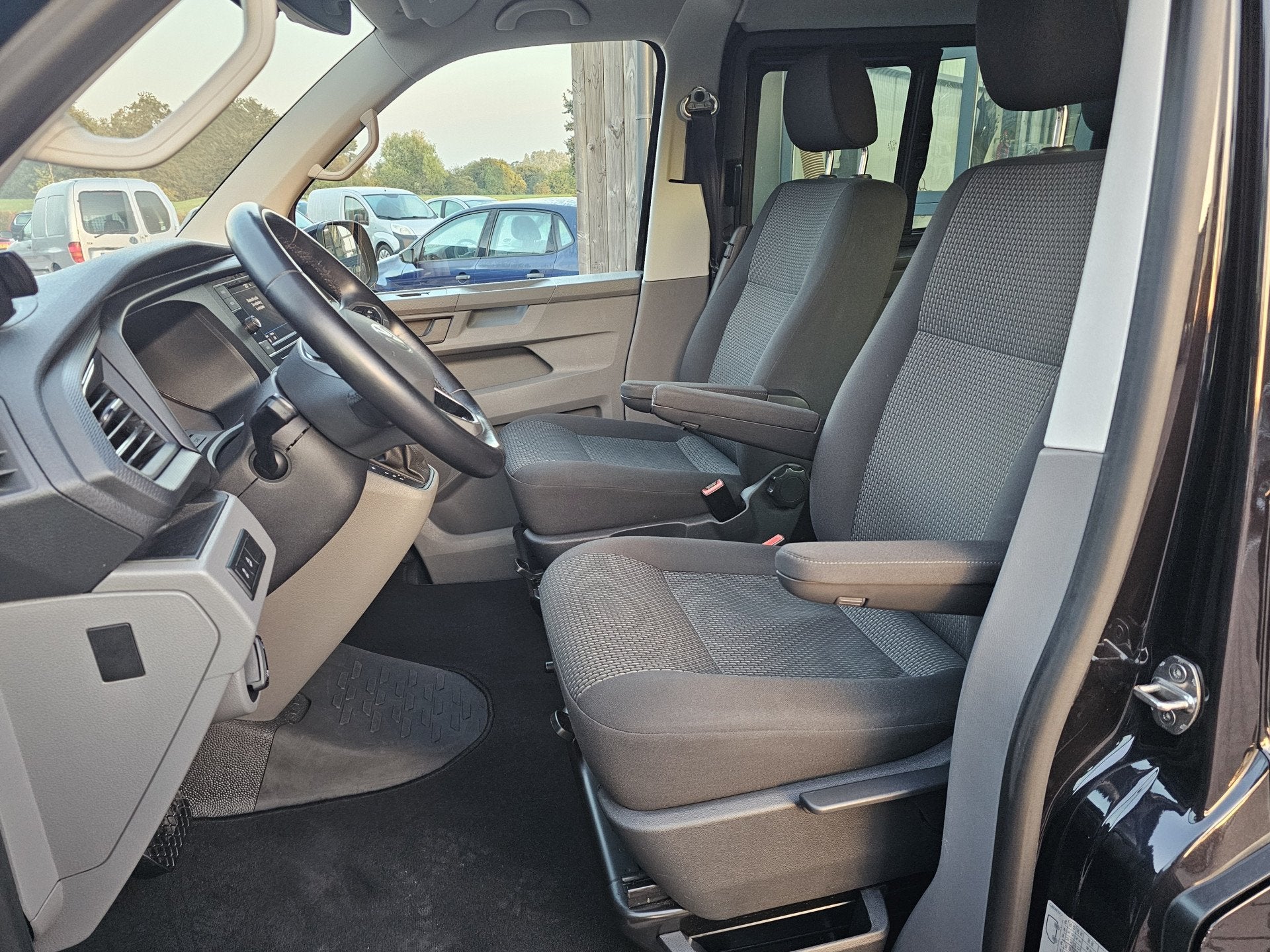 Volkswagen Transporter 2.0 TDI 150PK 4MOTION DSG L2H1 Dubbel, Automaat, Stof, Gebruikt, 4 cilinders