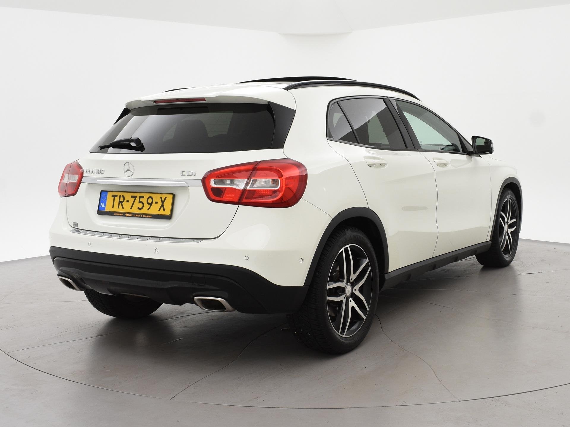Mercedes-Benz GLA-klasse 180 CDI AUT. URBAN NIGHT + PANORAMA, Auto's, Mercedes-Benz, Gebruikt, 4 cilinders, Wit, Leder