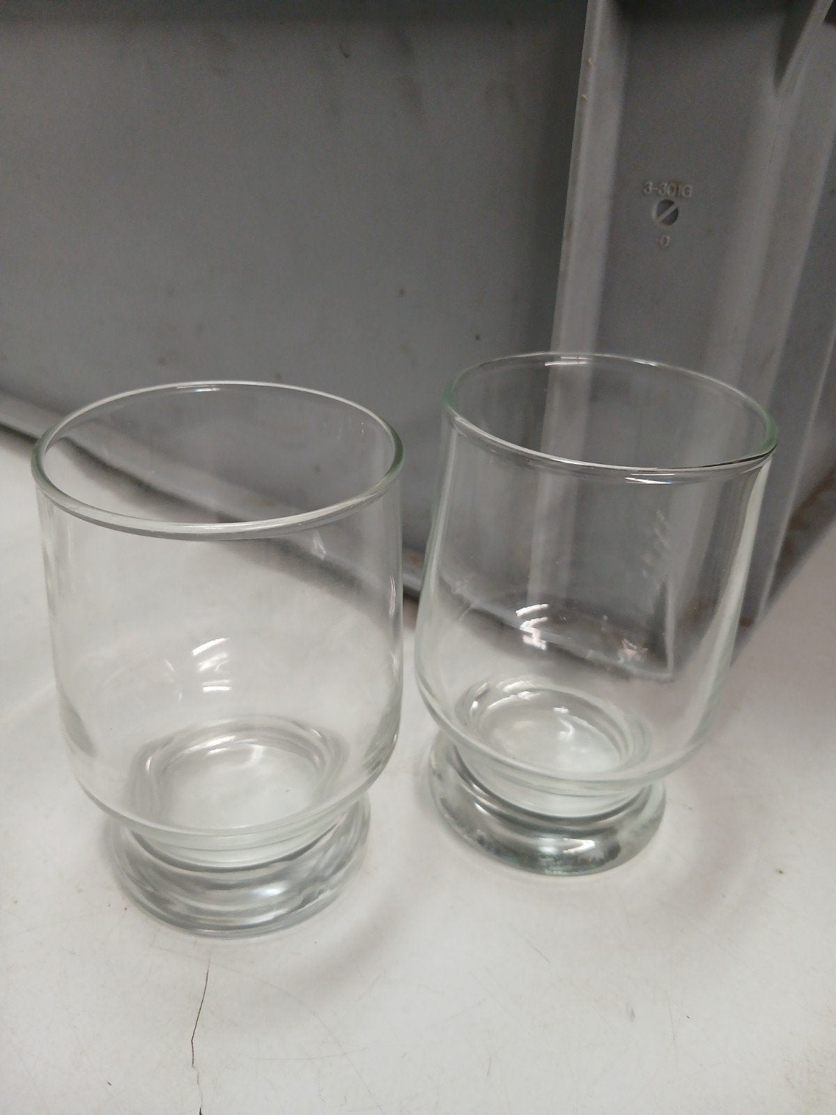 2 waterglazen met dikke bodem., Ophalen of Verzenden, Zo goed als nieuw, Overige typen