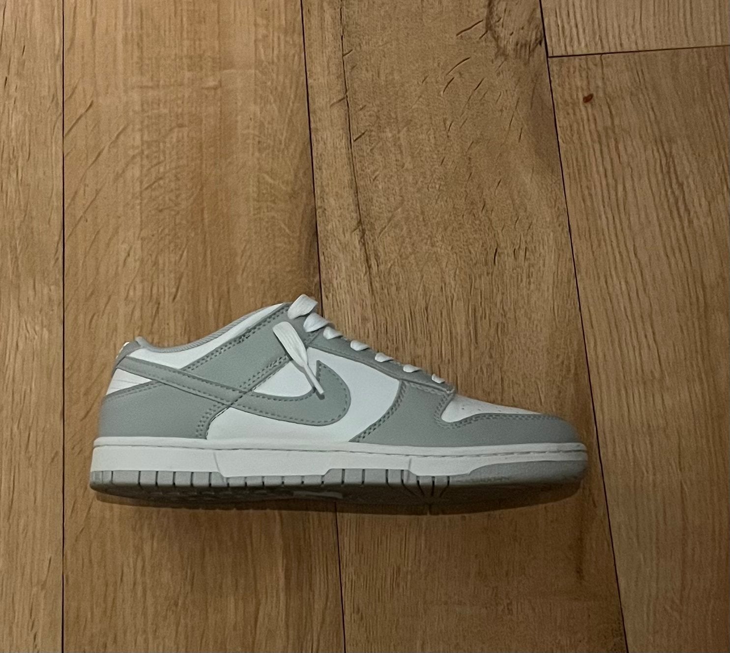Nike Dunk Low Light Smoke Grey - Maat 42, Ophalen of Verzenden, Zo goed als nieuw, Grijs, Sneakers of Gympen